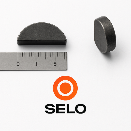 Two Woodruff keys, one flat and one standing on edge, displayed on a white background beside a metric ruler for scale, with the orange and black Selo logo beneath.